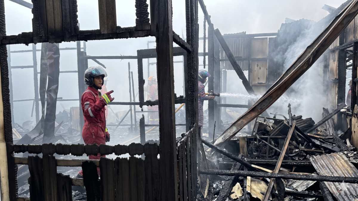 Kebakaran Hebat di Lok Bahu Samarinda, Enam Bangunan Hangus